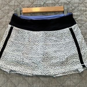 Lululemon Pace Rival Skirt, Great Used Condition :)